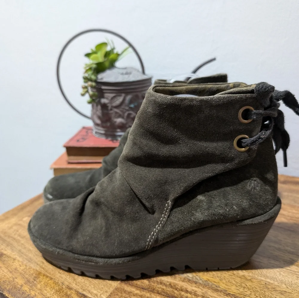 Fly London Yebi Wedge Ankle Boot Bootie Women size 36 US 6 Gray Suede Tie‎ Back